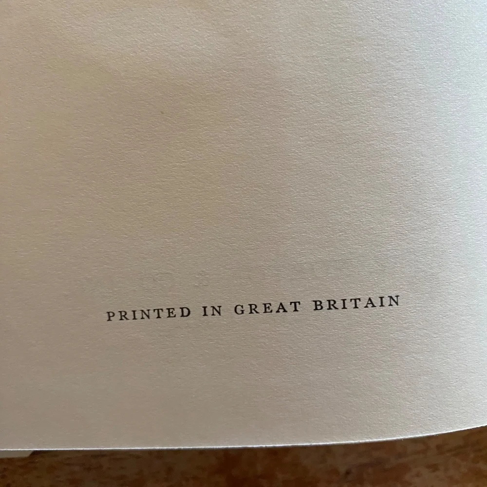 W.W. Norton Cream Dust Jacket Silent Traveller in Paris Hardcover Book OS‎